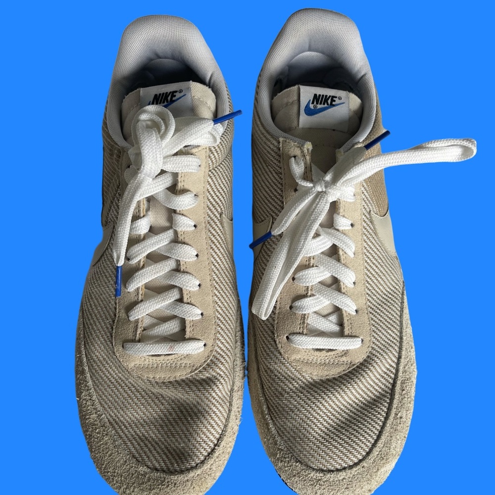 NIKE WAFFLE SNEAKERS. GEEAT CONDITION - LIKE NEW